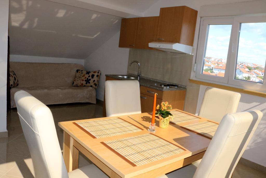 Apartma Toni Privlacka 32 *