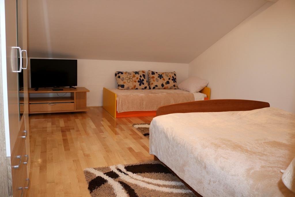 Apartma Toni Privlacka 32 *
